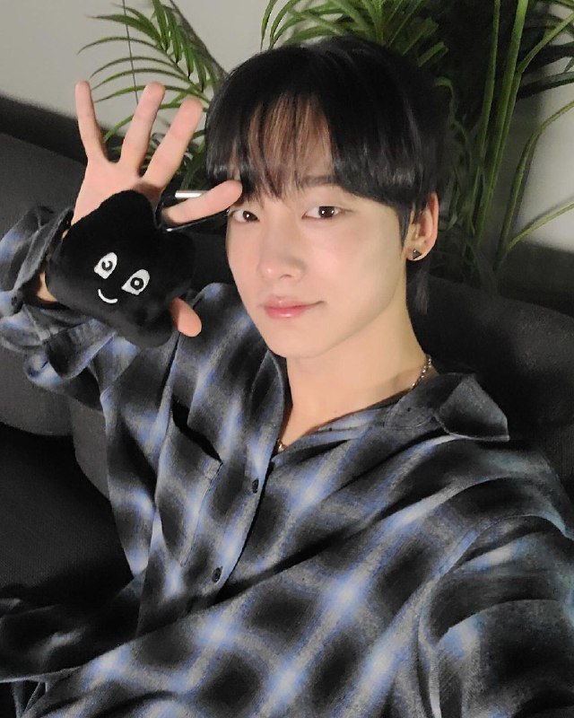 [#big\_ocean](?q=%23big_ocean) [#hyunjin](?q=%23hyunjin) [#instagram](?q=%23instagram)