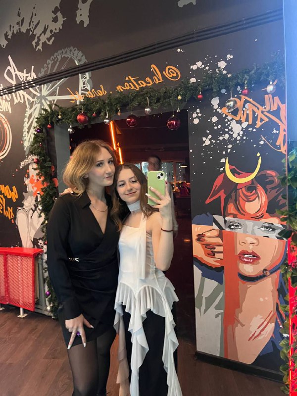 ***🖤******🤍***