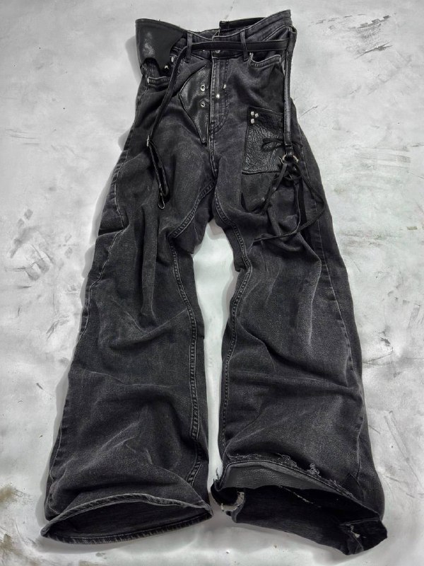 *Bootcut detail jeans*