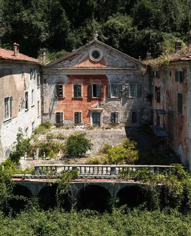 З**аброшенное 400-летнее поместье в Италии, где жила младшая сестра Наполеона Бонапарта.**