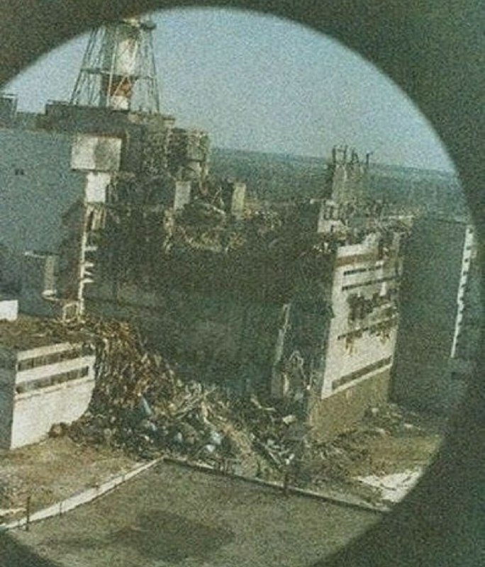 **Первое фото после взрыва на Чернобыльской АЭС.**