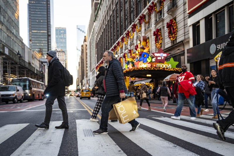 [​](https://img.theepochtimes.com/assets/uploads/2024/11/16/id5760768-DSC07518-shopping-holidays-1080x720.jpg)**Americans Plan Record Spending Over Christmas …