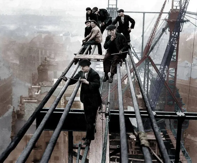 Building the Tyne Bridge, 1927.