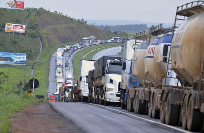 Caminhoneiros convocam reunião de emergência e …