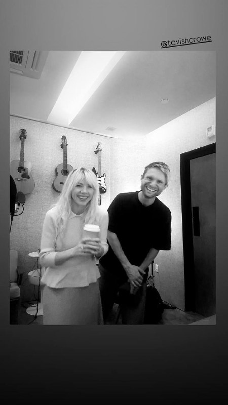 [**#FOTO**](?q=%23FOTO): **Carly Rae Jepsen** em estudio …