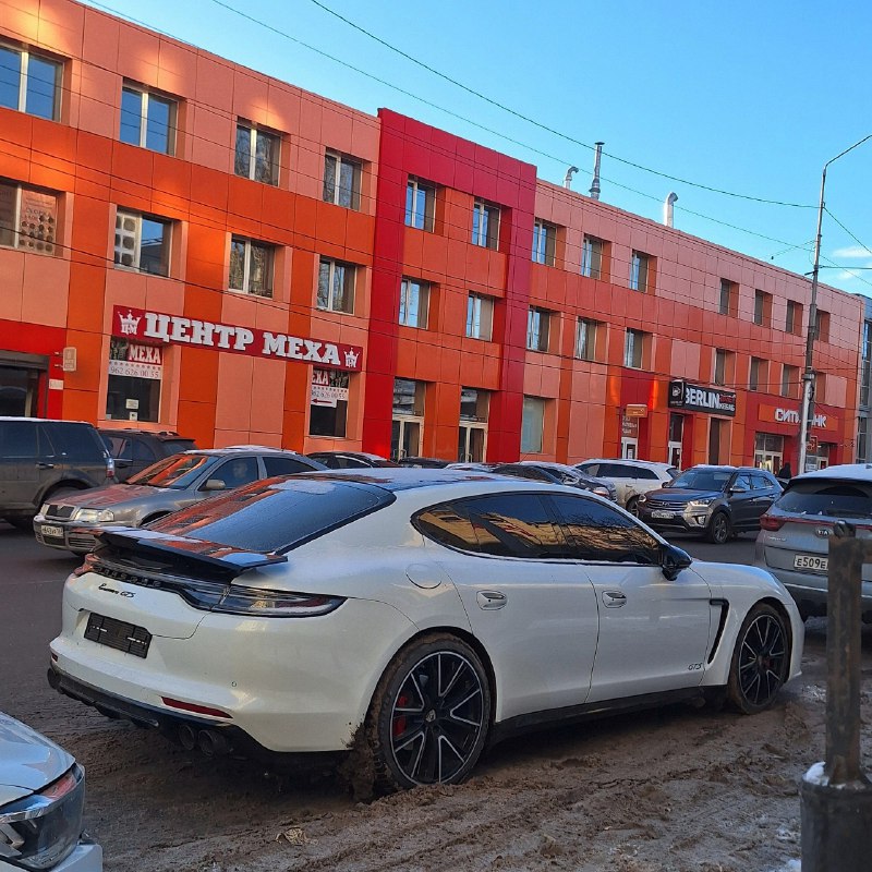 Cars in Saratov city live