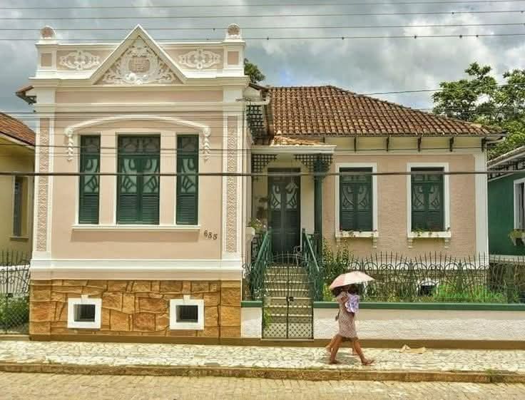 Esta casa foi construída em 1927, …