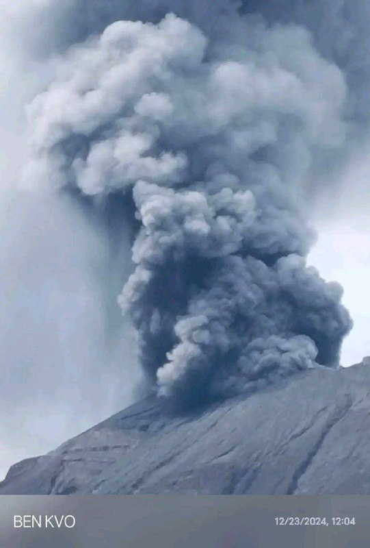 **Erupción del volcán Kanlaon, Filipinas.**