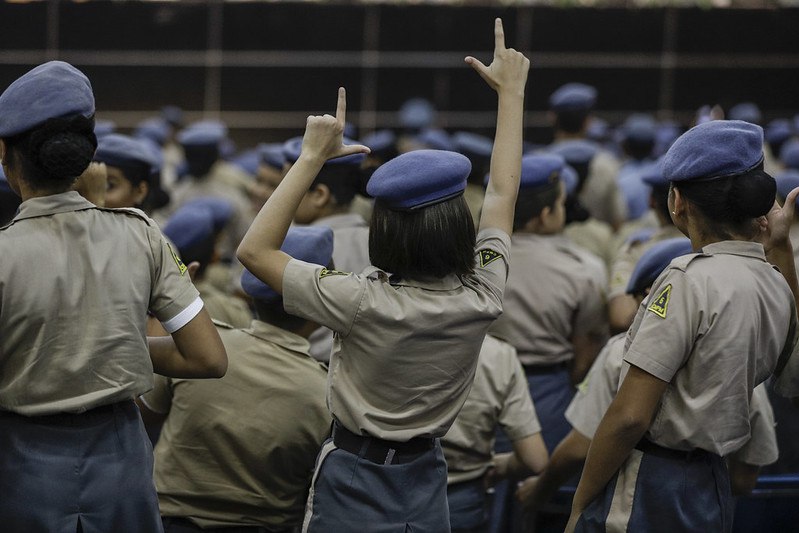 **Pelo fim das escolas militares no …