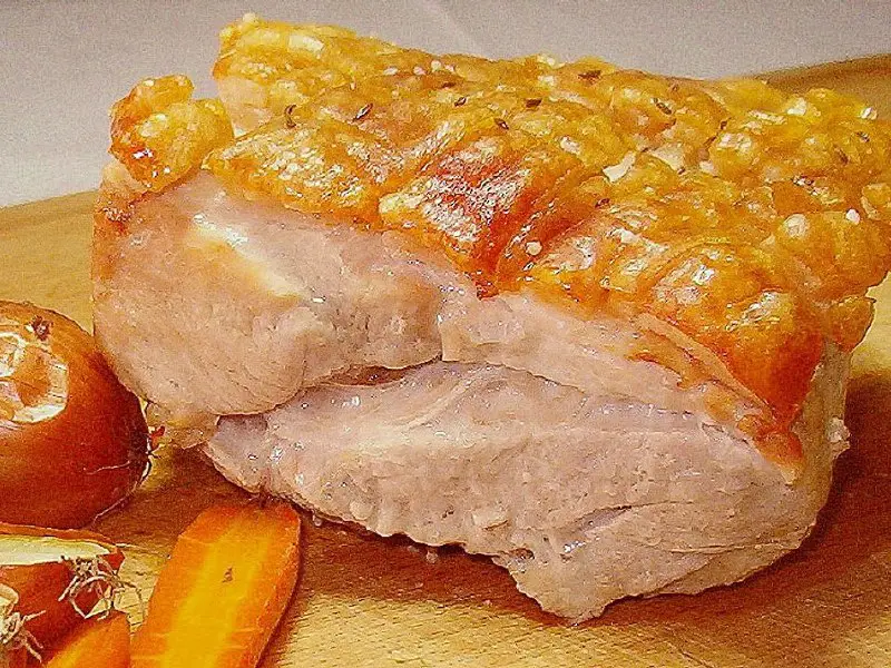 **Dänischer Schweinebraten**[#Fleisch](?q=%23Fleisch) [#Hauptspeise](?q=%23Hauptspeise) [#Europa](?q=%23Europa) [#Schwein](?q=%23Schwein) [#Winter](?q=%23Winter) [#Braten](?q=%23Braten) [#Herbst](?q=%23Herbst) [#Dänemark](?q=%23D%C3%A4nemark) [#Paleo](?q=%23Paleo) [#ketogen](?q=%23ketogen) [#LowCarb](?q=%23LowCarb)