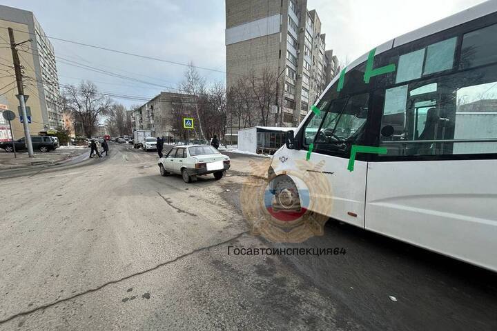 **На Большой Садовой водитель маршрутки протаранил …