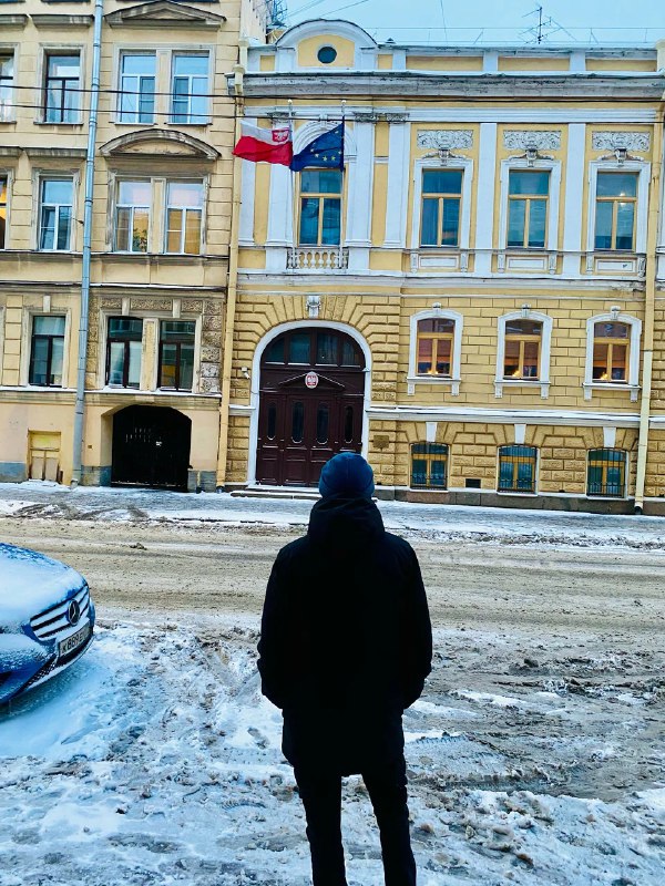 Из Петербурга выгоняют генконсульство Польши