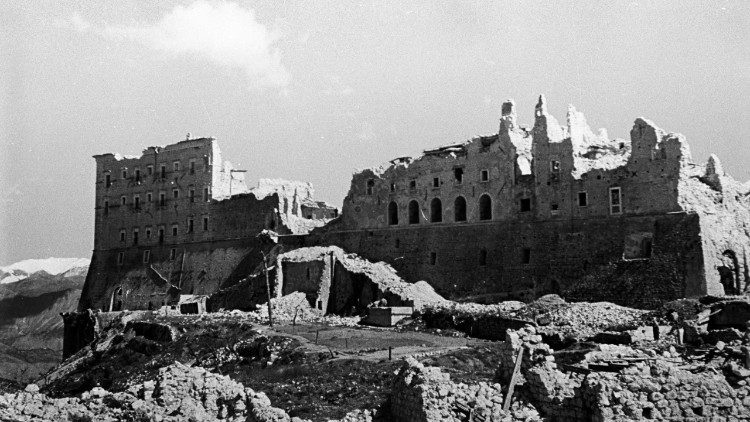 **1944**. Un 15 février, persuadés à …