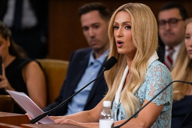 Paris Hilton declaró el miércoles (26 de junio) ante un comité de la Cámara de Representantes de Estados Unidos que …