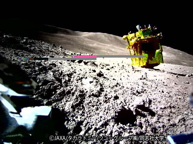 Лунный аппарат JAXA SLIM был сфотографирован …