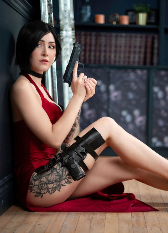 Ada Wong by [Luxlo Cosplay](https://www.instagram.com/luxlocosplay/)