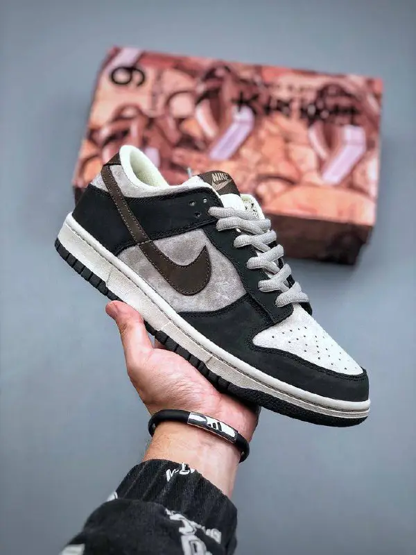 **Nike Dunk low**