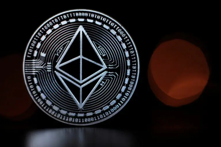 ***🪙*** **Ethereum enters the weekend on …