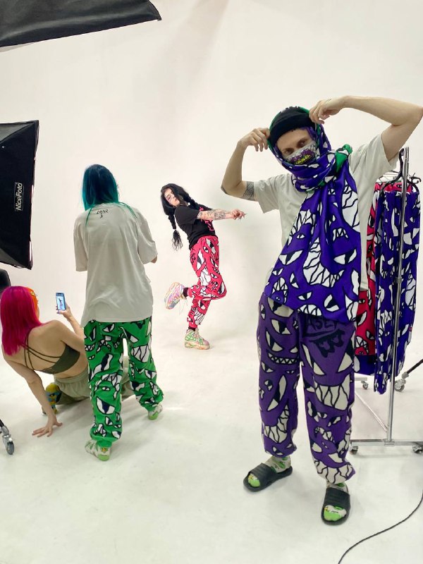 Сияют северно магнитные поля. Я в …