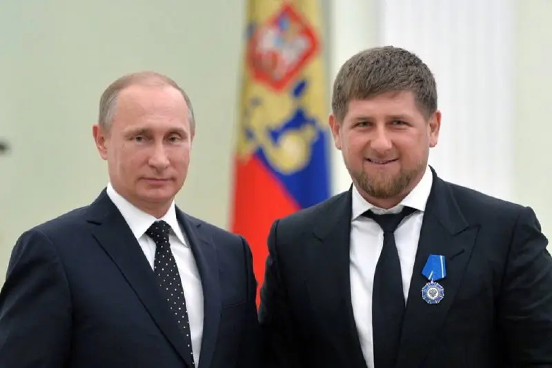 Путин набирает **в Чечне 99,28%**.