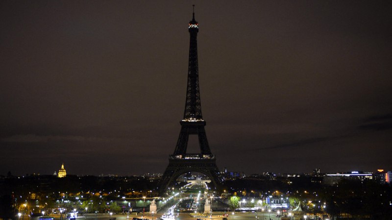 [Эйфелева башня](https://www.huffingtonpost.fr/international/article/attaque-du-7-octobre-un-an-apres-la-tour-eiffel-change-de-methode-pour-rendre-hommage-aux-victimes_240573.html) **погасла минувшей ночью в …