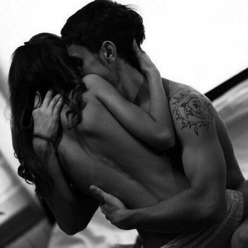 بازو به دور گردنم از مهر …