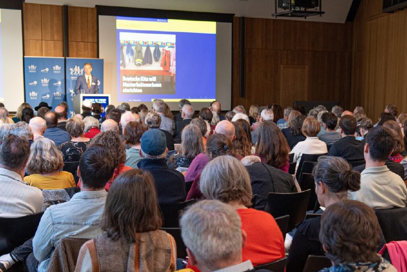 **DemoFürAlle-Symposium: „Kinder im Visier von Porno, …