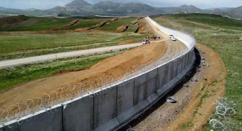 Иран начал строительство бетонной стены на …