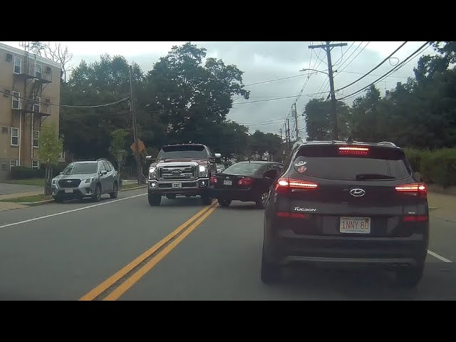 [USA] Big truck gets big mad …