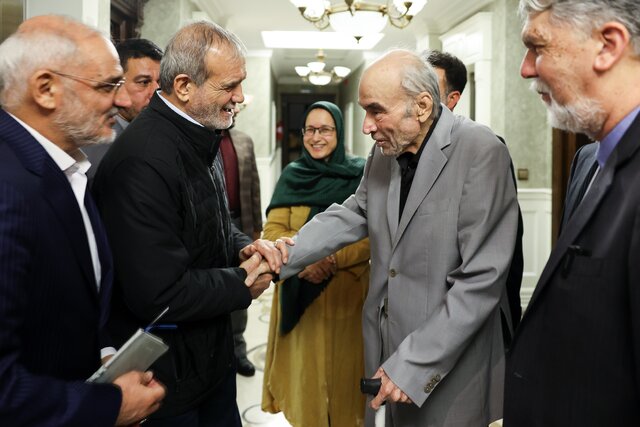 نگاهی به آثار رضا داوری اردکانی