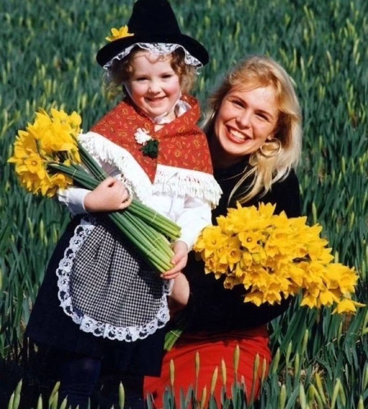 ***🏴󠁧󠁢󠁷󠁬󠁳󠁿*** Welsh mother and daughter in …