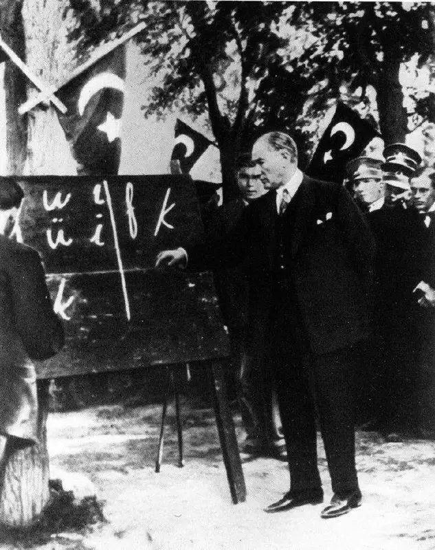 Başöğretmen Mustafa Kemal Atatürk başta olmak …