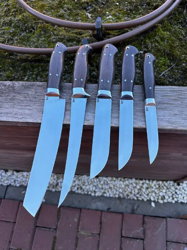 Готов кухонный набор ножей из кованой …