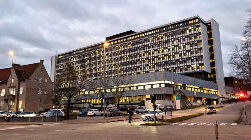 “Baggrunden for fratrædelsesaftalen er de økonomiske udfordringer hospitalet befinder sig i. Regionsrådsformand Mads Duedahl (V) udtaler: