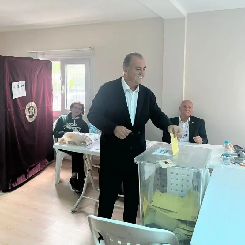 Fatih Terim, Cumhurbaşkanlığı seçiminde oyunu kullandı.