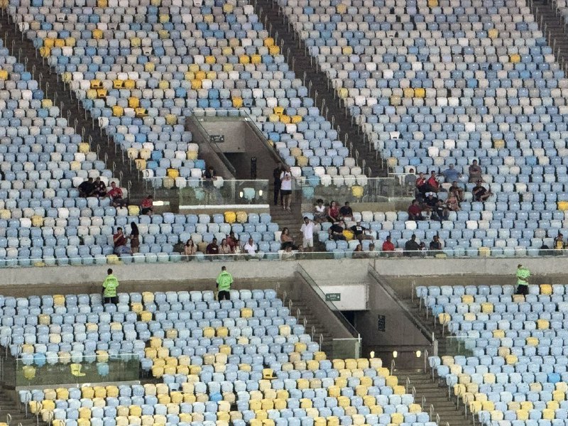 Torcida do Athletico-PR presente no Maracanã …