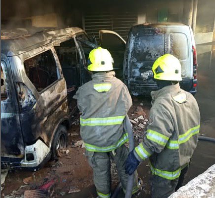 [#Sucesos](?q=%23Sucesos) | Tres vehículos se incendiaron …