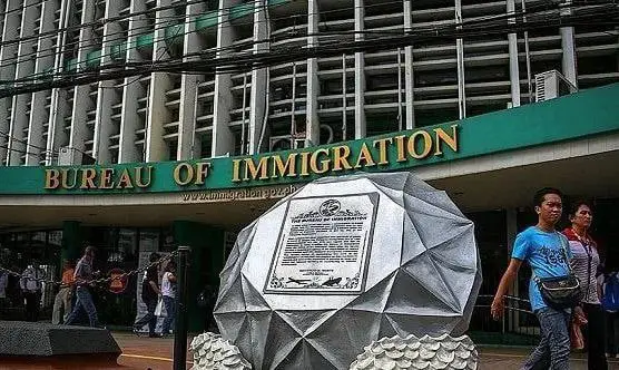 **移民局驱逐4外国逃犯**11月10日，菲律宾移民局(BI)局长诺曼·陈新戈(Norman Tansingco)表示将驱逐四名因严重罪行而在本国被通缉的外国人。