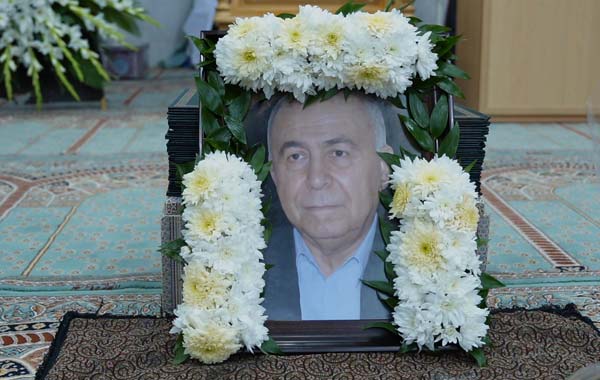 نام مردان بزرگ در تاریخ می‌ماند …