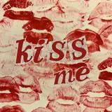 Сегодня в 17:00 по МСК состоится дебют группы [kiss me](https://t.me/kissmelue)