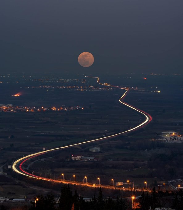 Road tothe moon***🌝***Veria, Greece