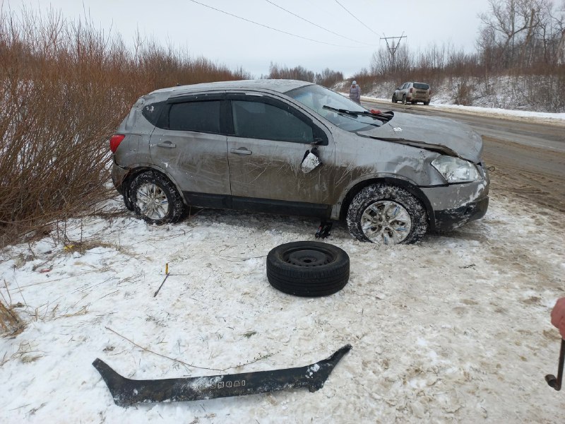 Под Мценском перевернулась автоледи на "Ниссане"