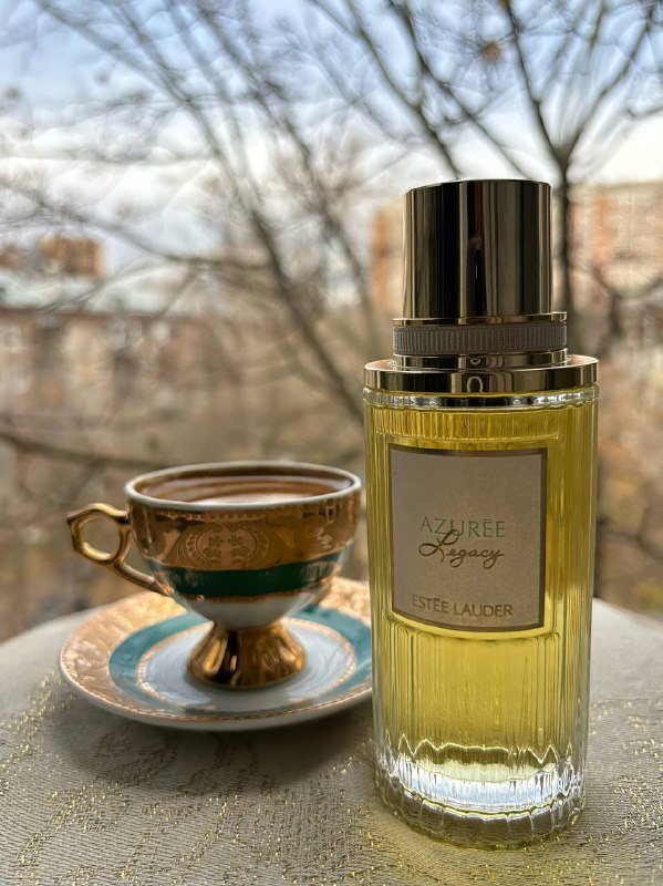 Флакон [Azuree Legacy Estée Lauder](https://www.fragrantica.ru/perfume/Estee-Lauder/Azuree-Legacy-89812.html) не …