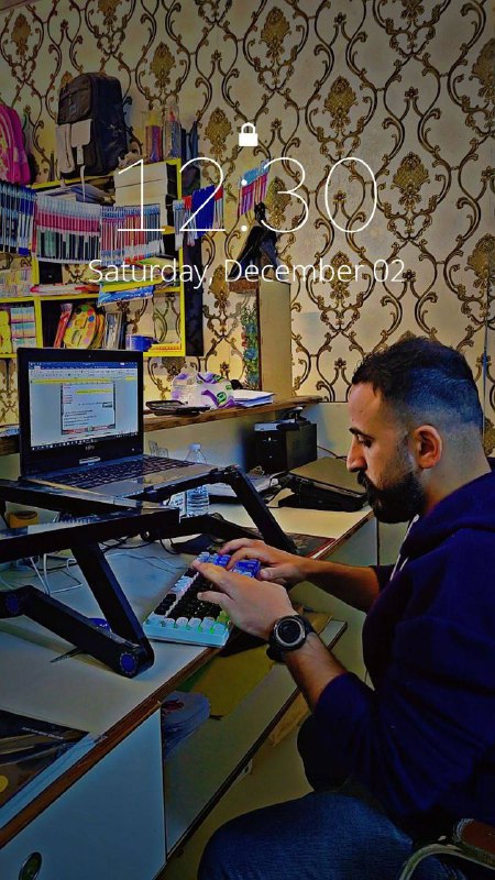 ساعات متأخره من الليل ونحن نعمل …