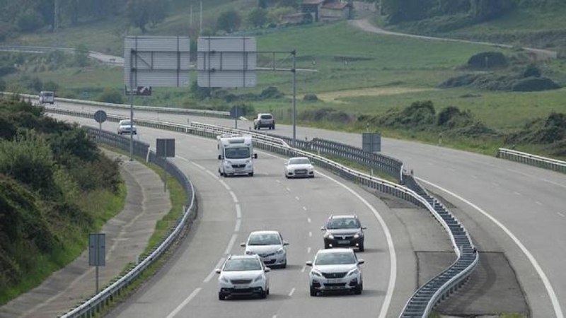 Tras colisionar con un automóvil en …