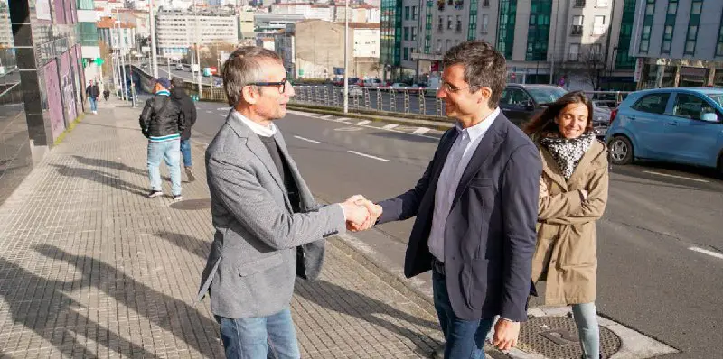 El presidente del PP de Santiago, Borja Verea, visita El Correo Gallego