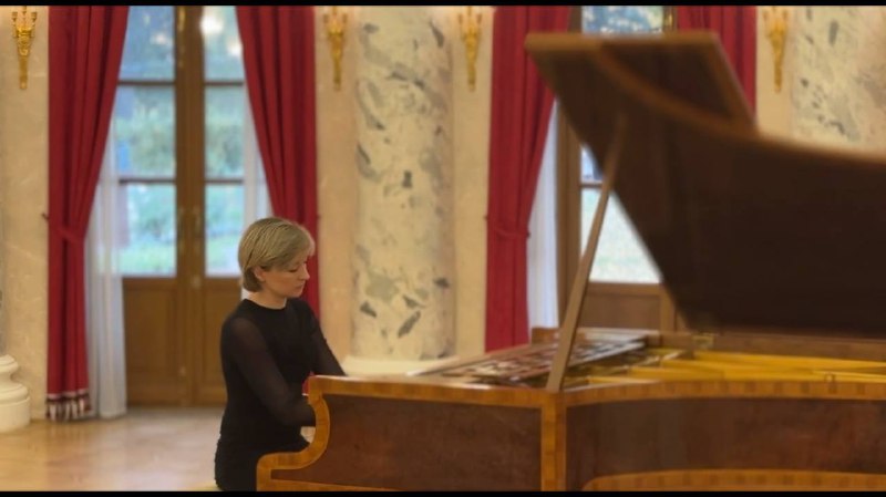 Elena Tarasova (piano)