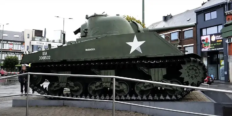 La historia de un monumento de la SGM: el tanque M4 Sherman 'Barracuda' de Bastoña: