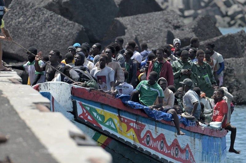 [gaceta.es/espana/la-guardia-civil-senala-que-casi-el-90-de-los-inmigrantes-ilegales-que-llegaron-a-canarias-en-septiembre-y-octubre-son-hombres-en-edad-militar-20241212-0230/?amp=&amp;fbclid=IwZXh0bgNhZW0CMTEAAR0uj4AH4IlFhEb81ha07830cwRAJOe8rO4\_XjXnwJaB\_-\_6sRGNwy3okgg\_aem\_ZeIHbuLF6O1S8tBS-GNQvg](http://gaceta.es/espana/la-guardia-civil-senala-que-casi-el-90-de-los-inmigrantes-ilegales-que-llegaron-a-canarias-en-septiembre-y-octubre-son-hombres-en-edad-militar-20241212-0230/?amp=&amp;fbclid=IwZXh0bgNhZW0CMTEAAR0uj4AH4IlFhEb81ha07830cwRAJOe8rO4_XjXnwJaB_-_6sRGNwy3okgg_aem_ZeIHbuLF6O1S8tBS-GNQvg)