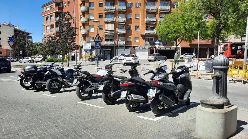 ***🛵*** Més aparcament per a motos …